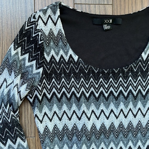 Lightweight sweater dress size small - Picture 6 of 11